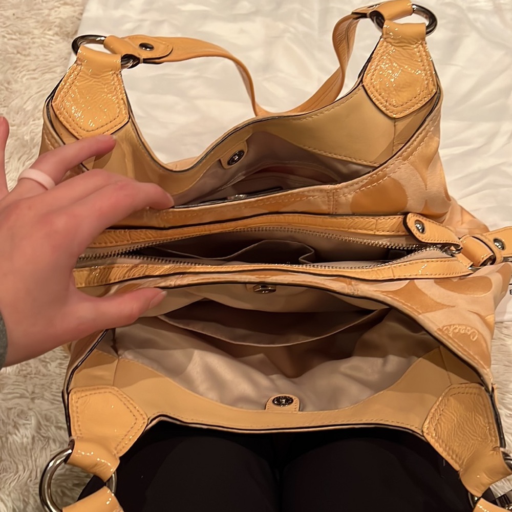 Vintage Signature Coach Handbag - Picture 6 of 9